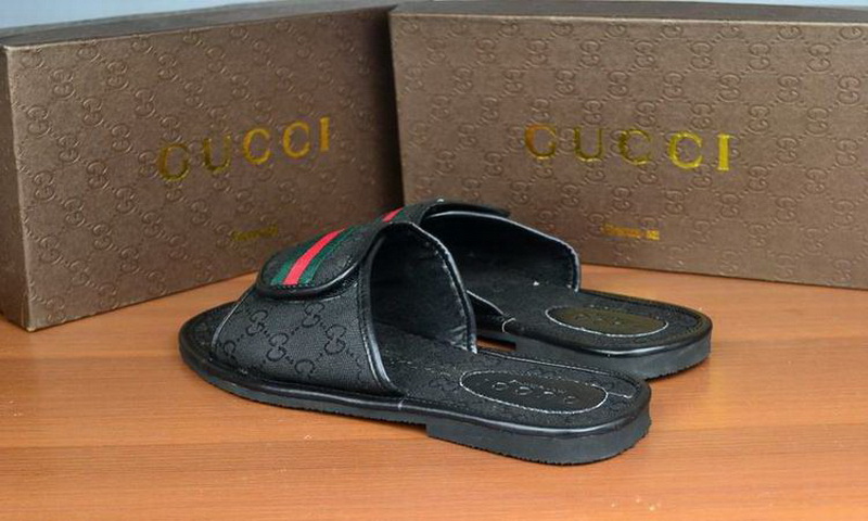 Gucci Slippers Woman--017